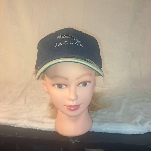 Jaguar Sports Cap. - Picture 3 of 10